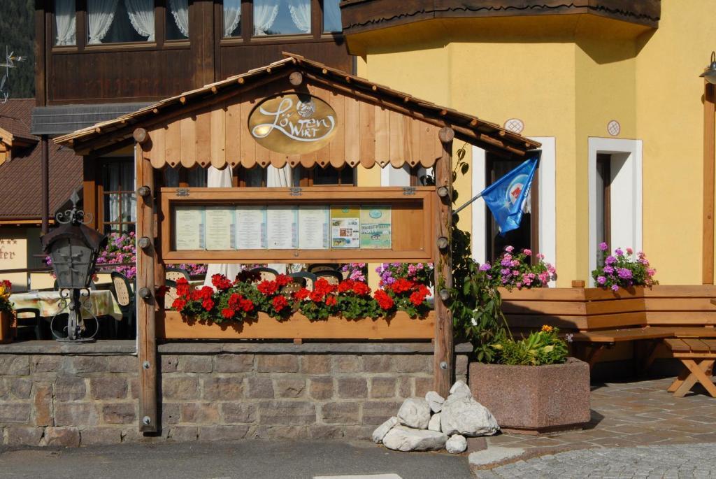 Hotel Loewenwirt セスト エクステリア 写真